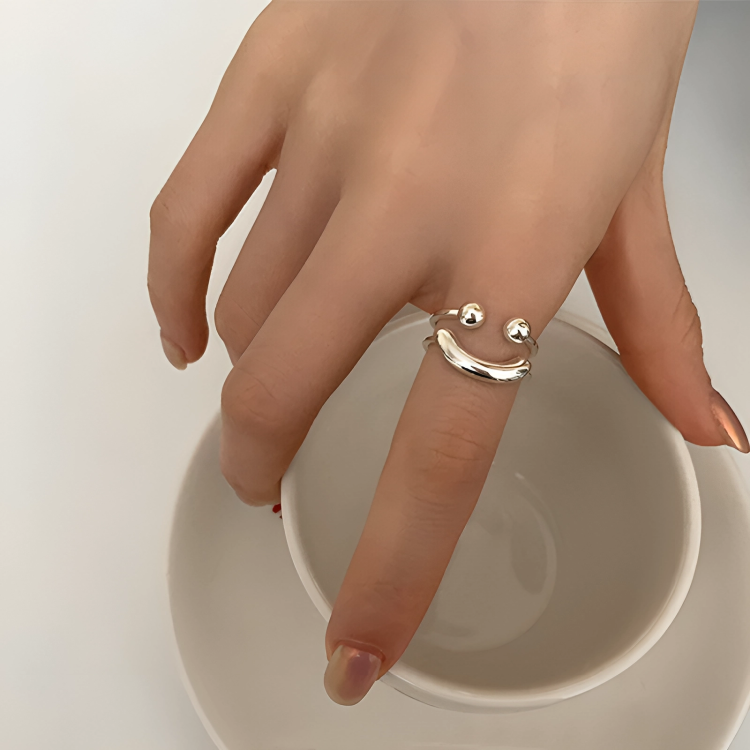 🔥 ¡50% DE DESCUENTO HOY! PositiviRing™ – Anillo Ajustable con Smiley 😄  ¡No te lo pierdas! ✨