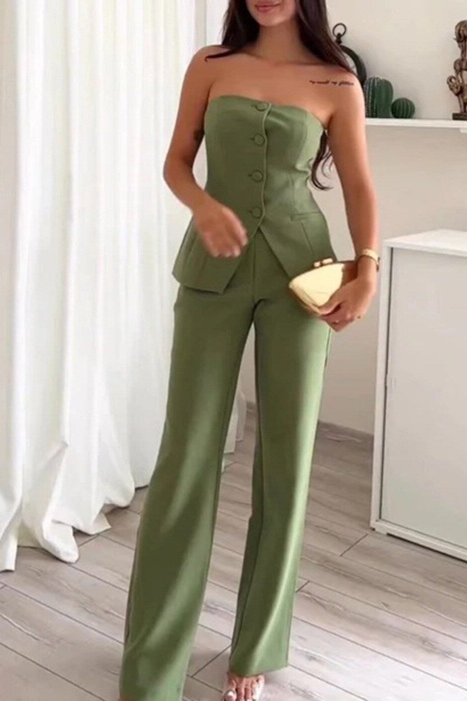 BRIA™ - Conjunto de Dos Piezas Sin Tirantes con Detalles de Botones