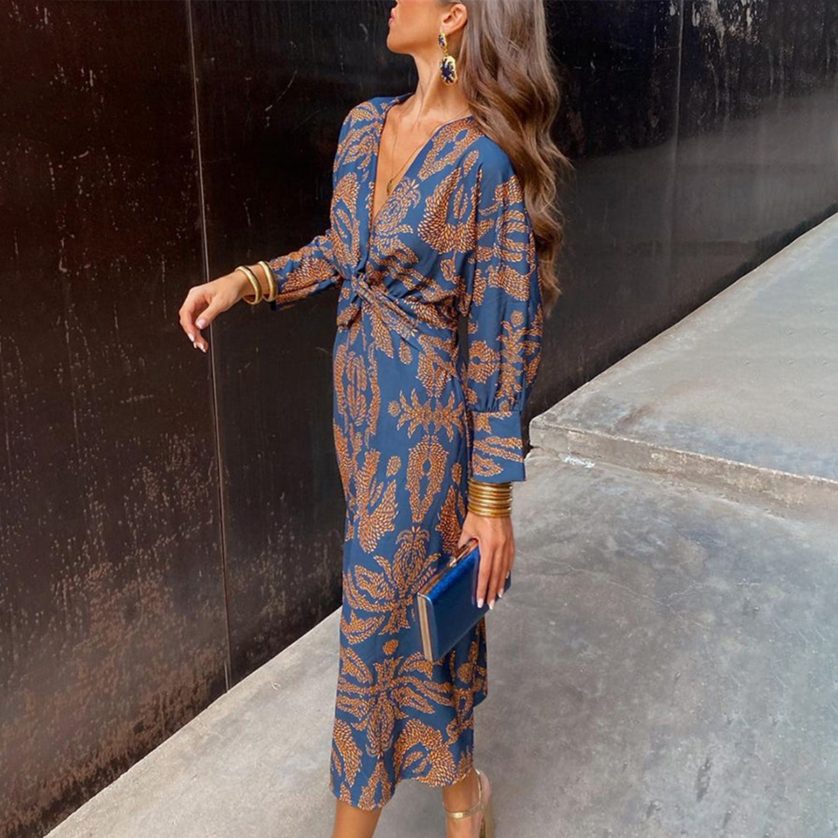 Ropa midi Groovy azul con mangas largas