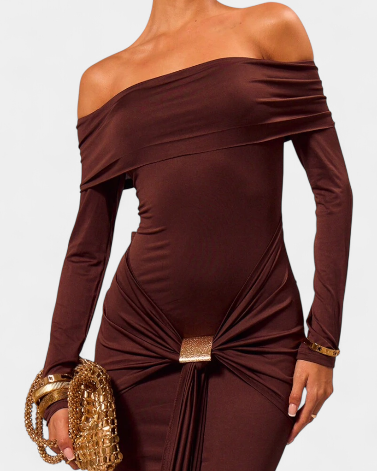 Kiah Vestido Maxi Off-Shoulder con Silueta de Sirena