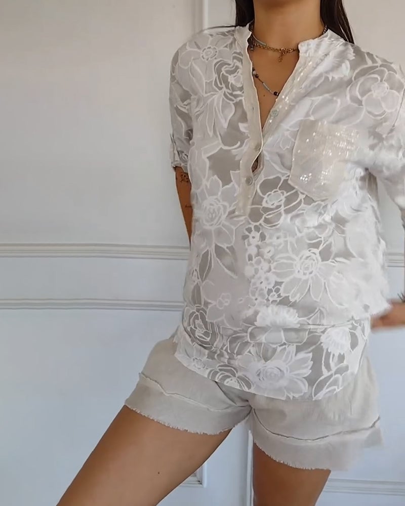 Blusa Impresa Con Botones y Cuello en V