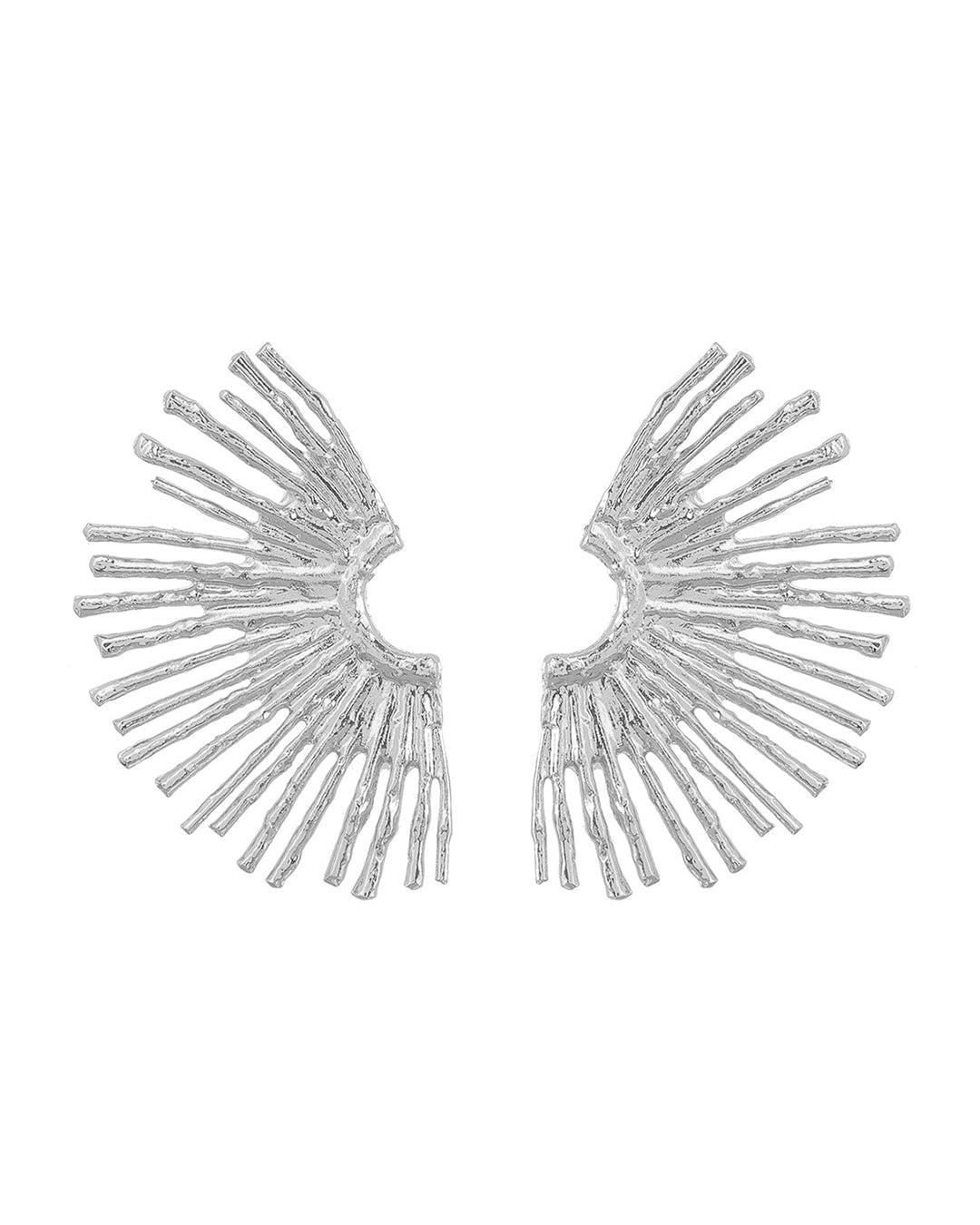 Pendientes de metal con borde ondulado