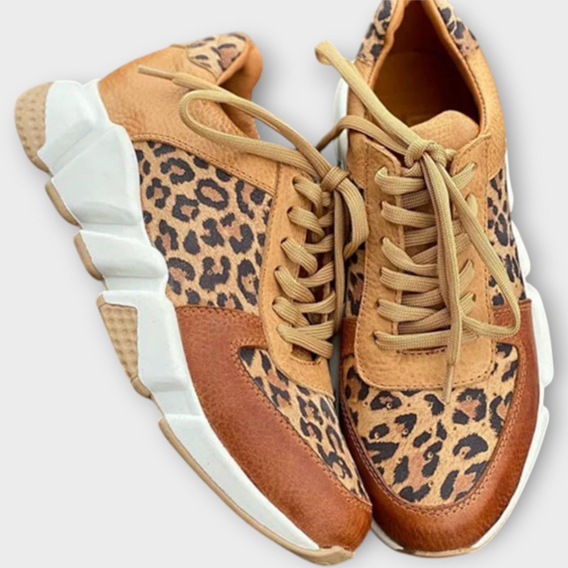 Zapatillas con Suela Gruesa y Detalles de Patrón Elegantes