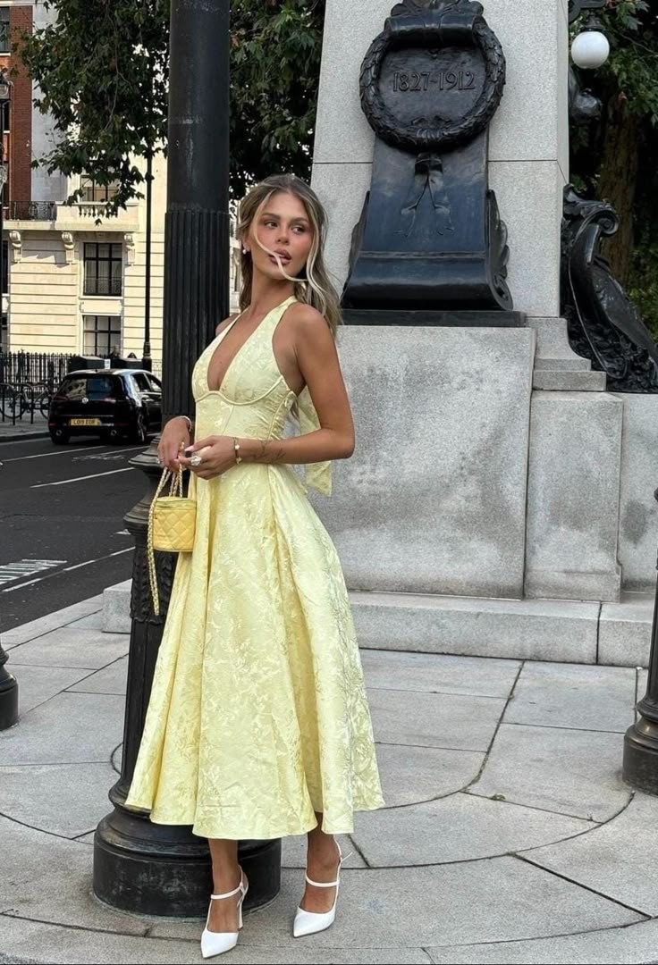 Talia – Vestido Floral Aéreo