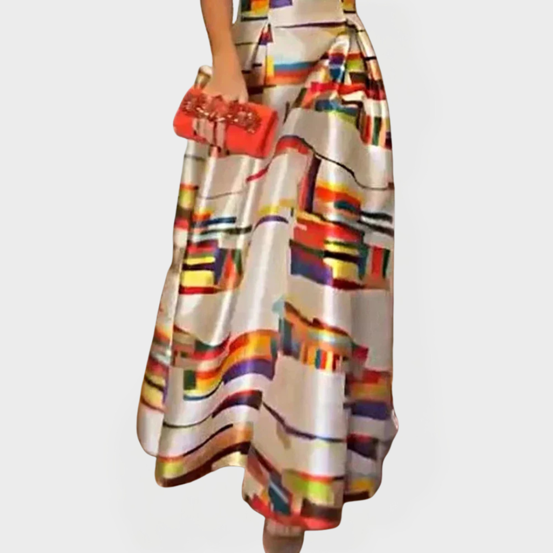 Vestido Largo con Patrones Geométricos y Corte Moderno