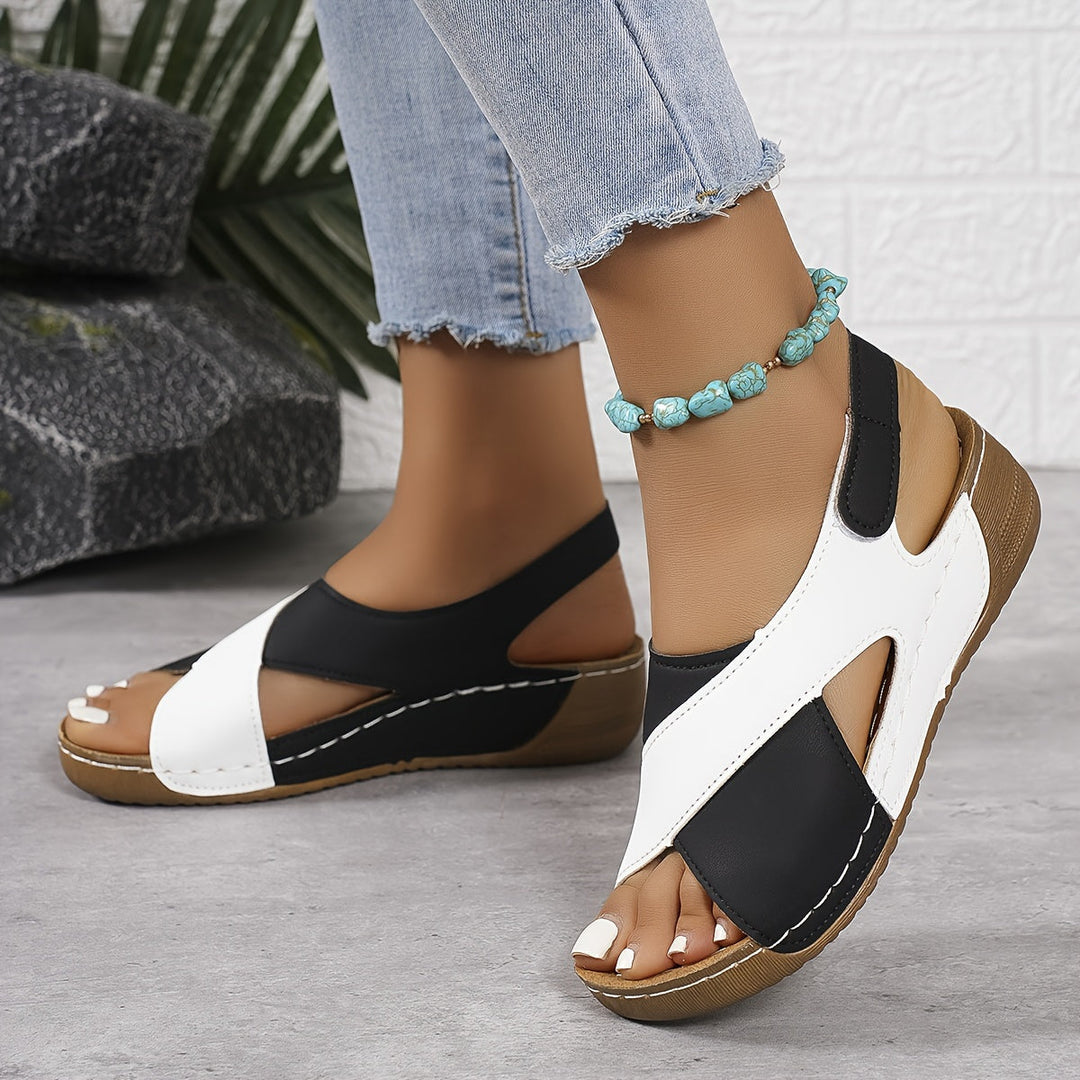 Jaleira | Sandalias de senderismo de mujer con cuña y tiras | Modernas