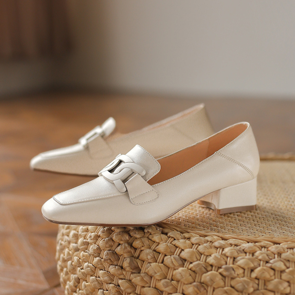 Clarisse | Zapatos tipo mocasín para mujer con tacón bajo y diseño elegante
