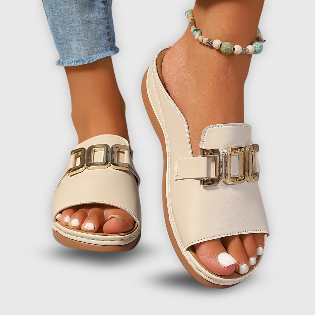 Ángeles | Sandalias sin cordones para mujer con detalle de hebilla