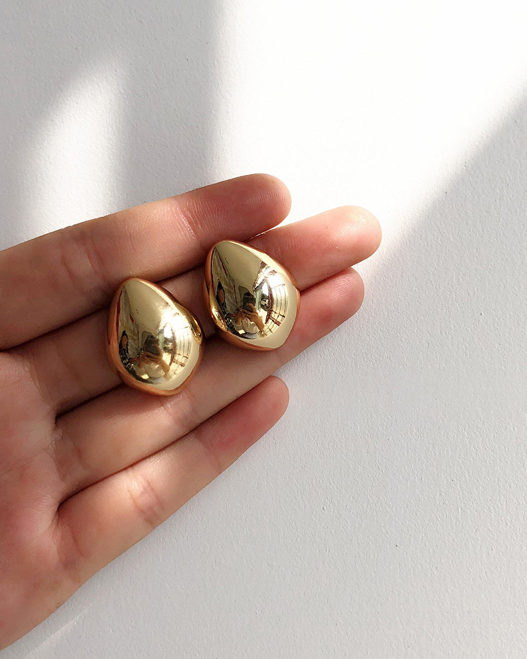 Pendientes Metálicos en Forma de Gota