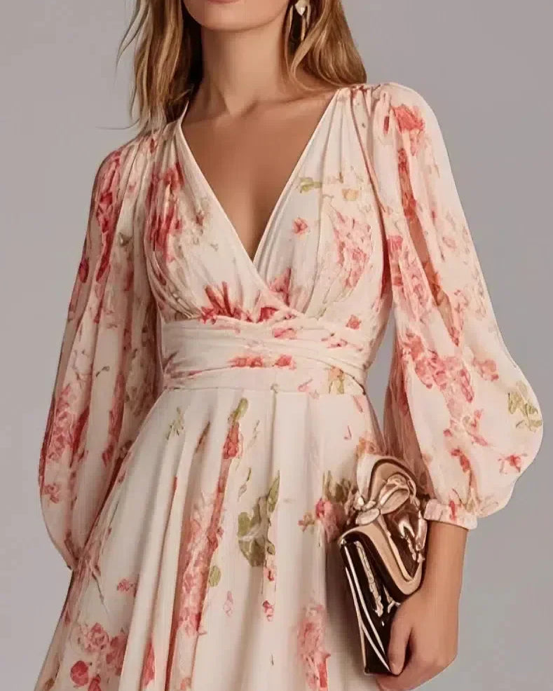 Ropa larga rosa con estampado floral y escote en V