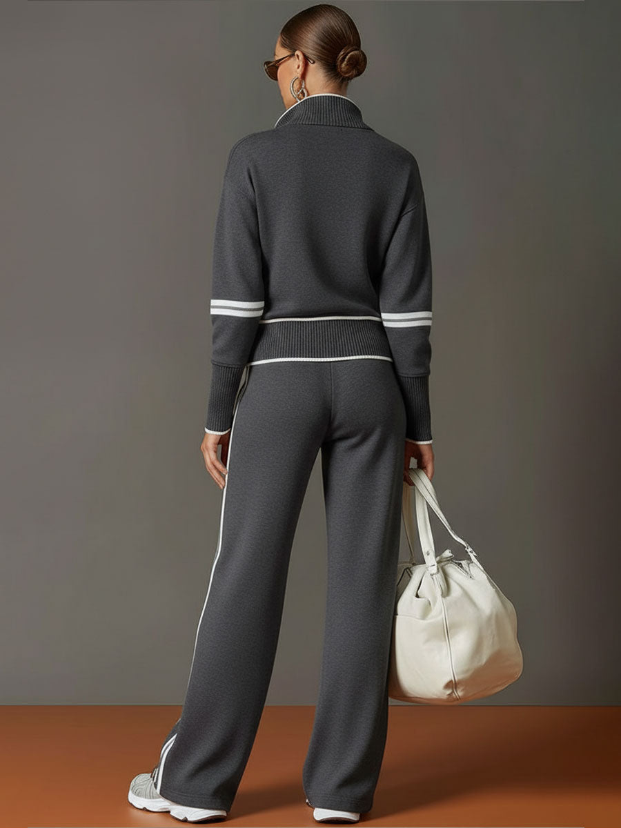 Sudadera gris y blanca de media cremallera con estilo vintage, acompañada de pantalones amplios