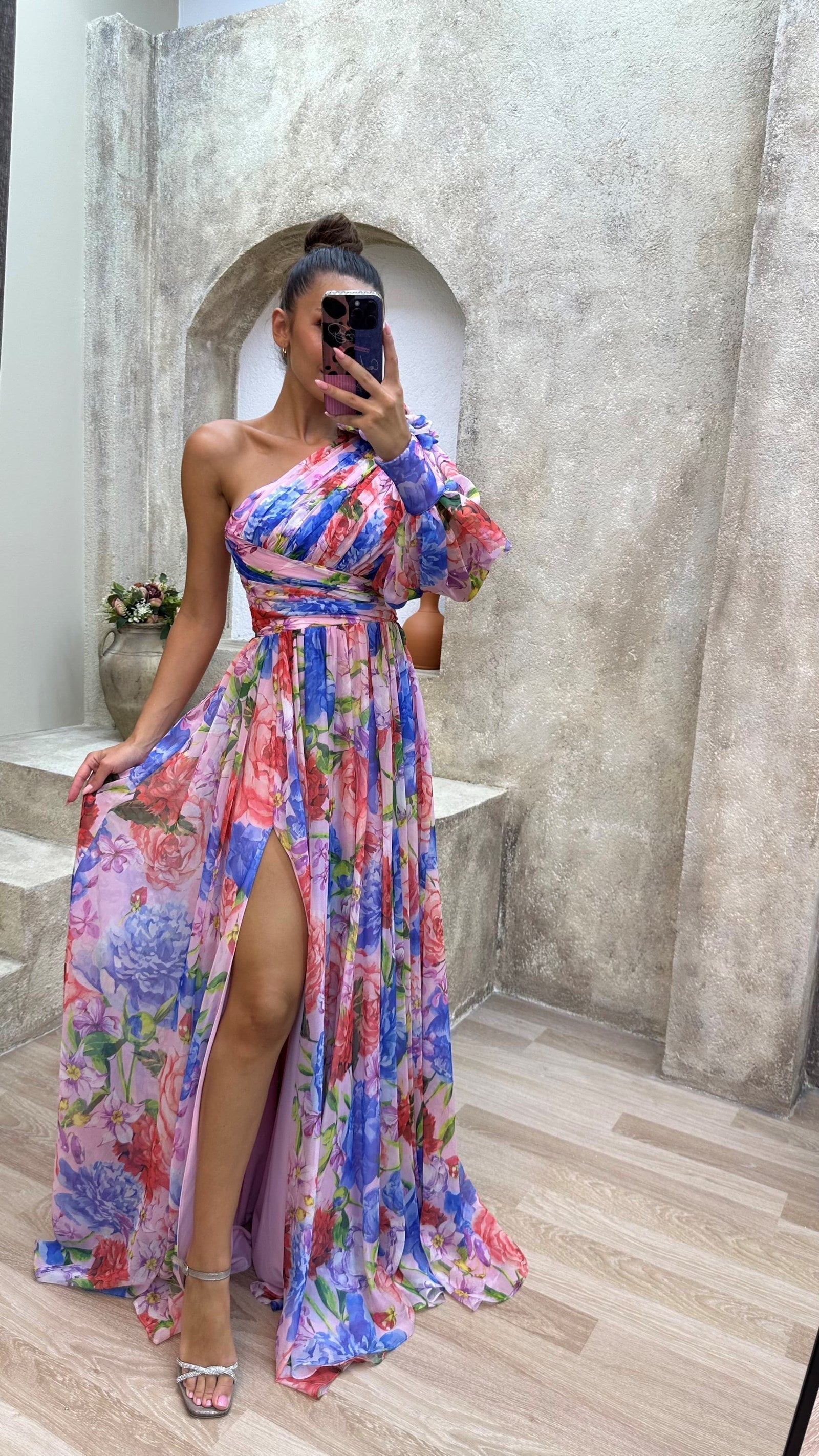 Kaia – Vestido Drapé Atemporal