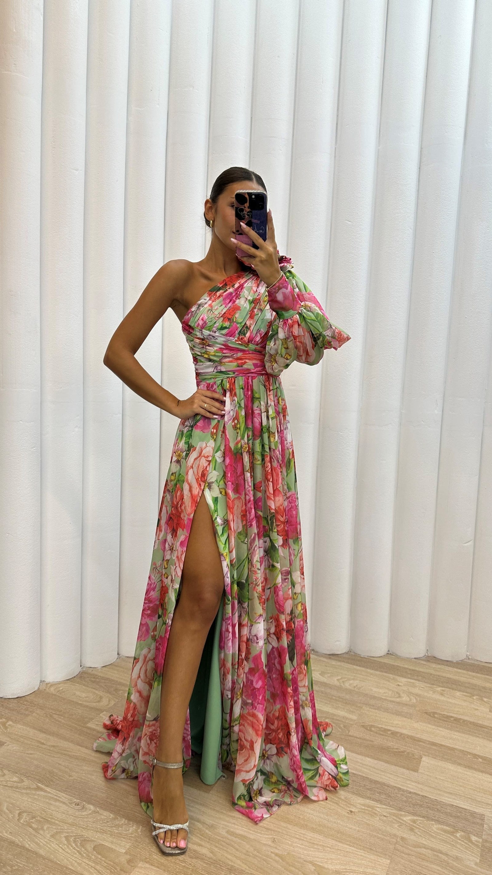 Kaia – Vestido Drapé Atemporal