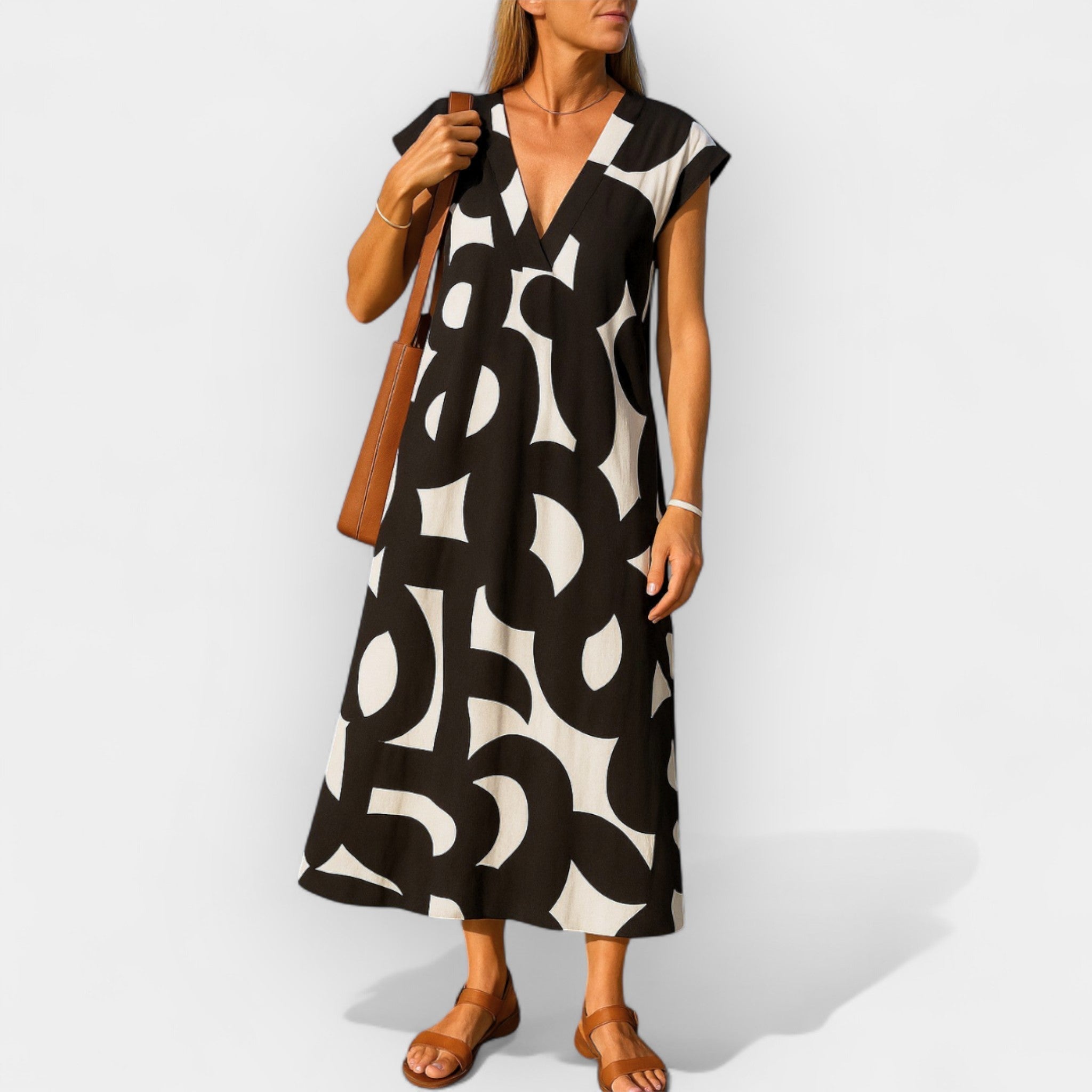 Vestido Aireoso con Escote en V y Diseño Moderno