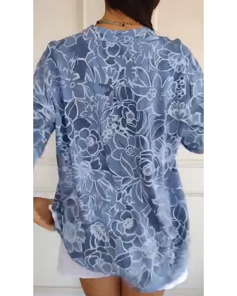 Blusa Impresa Con Botones y Cuello en V