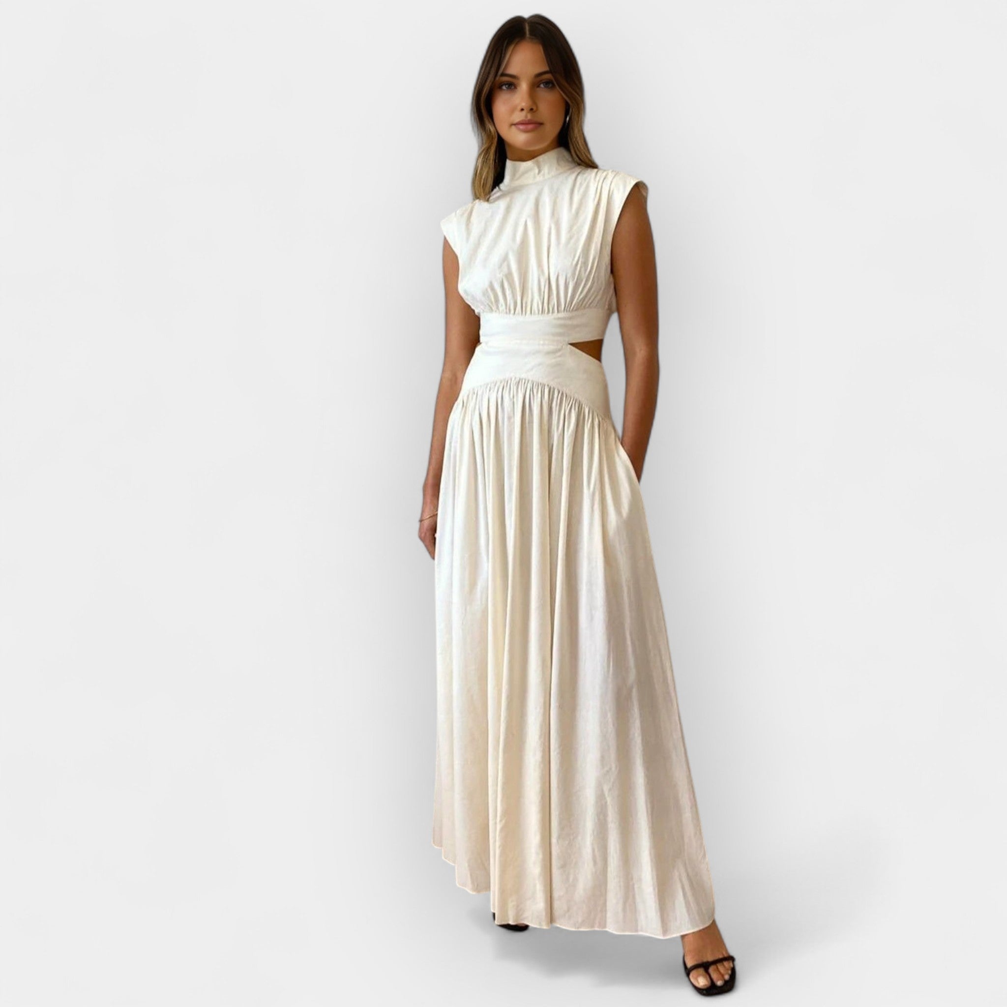 Vestido Elegante con Cortes