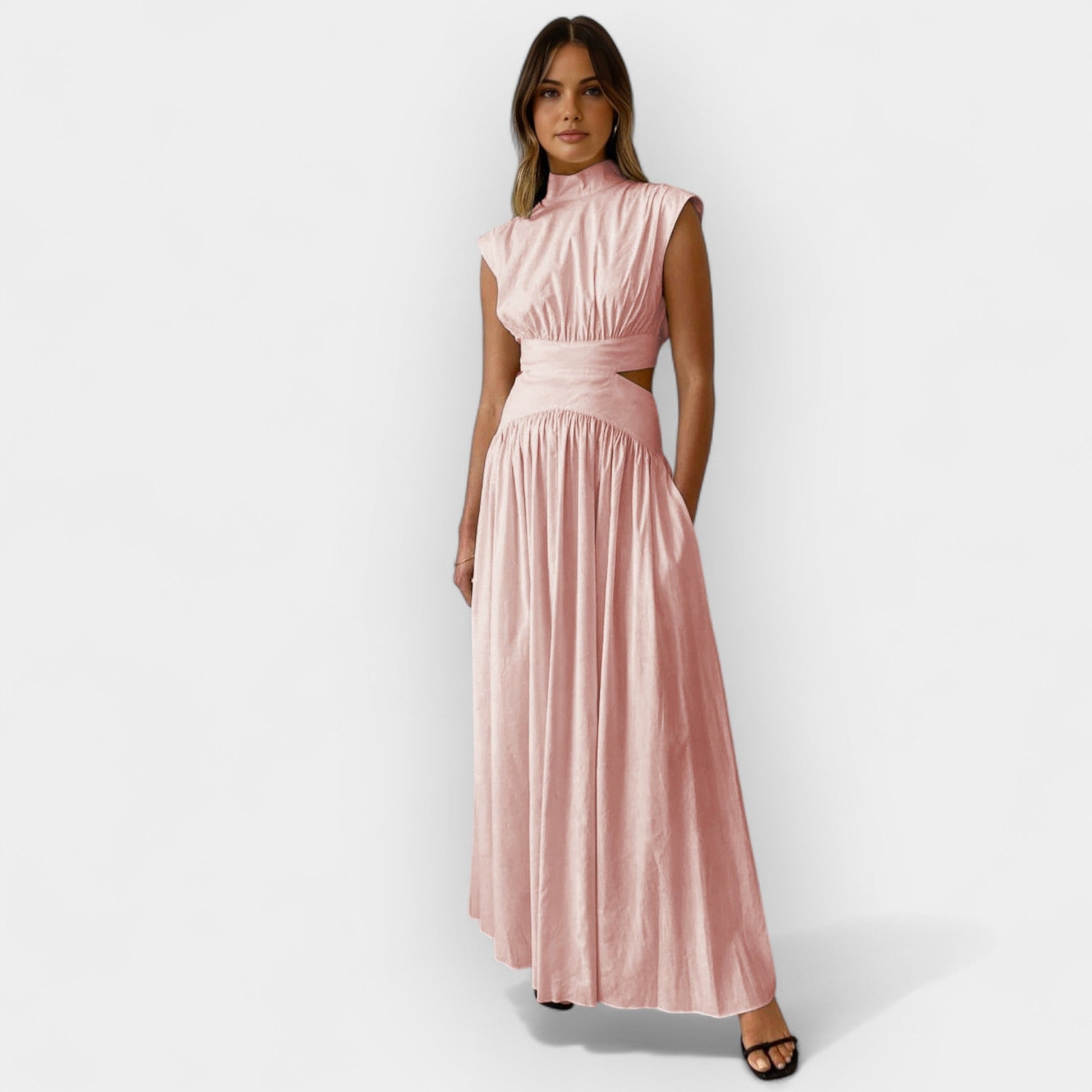 Vestido Elegante con Cortes