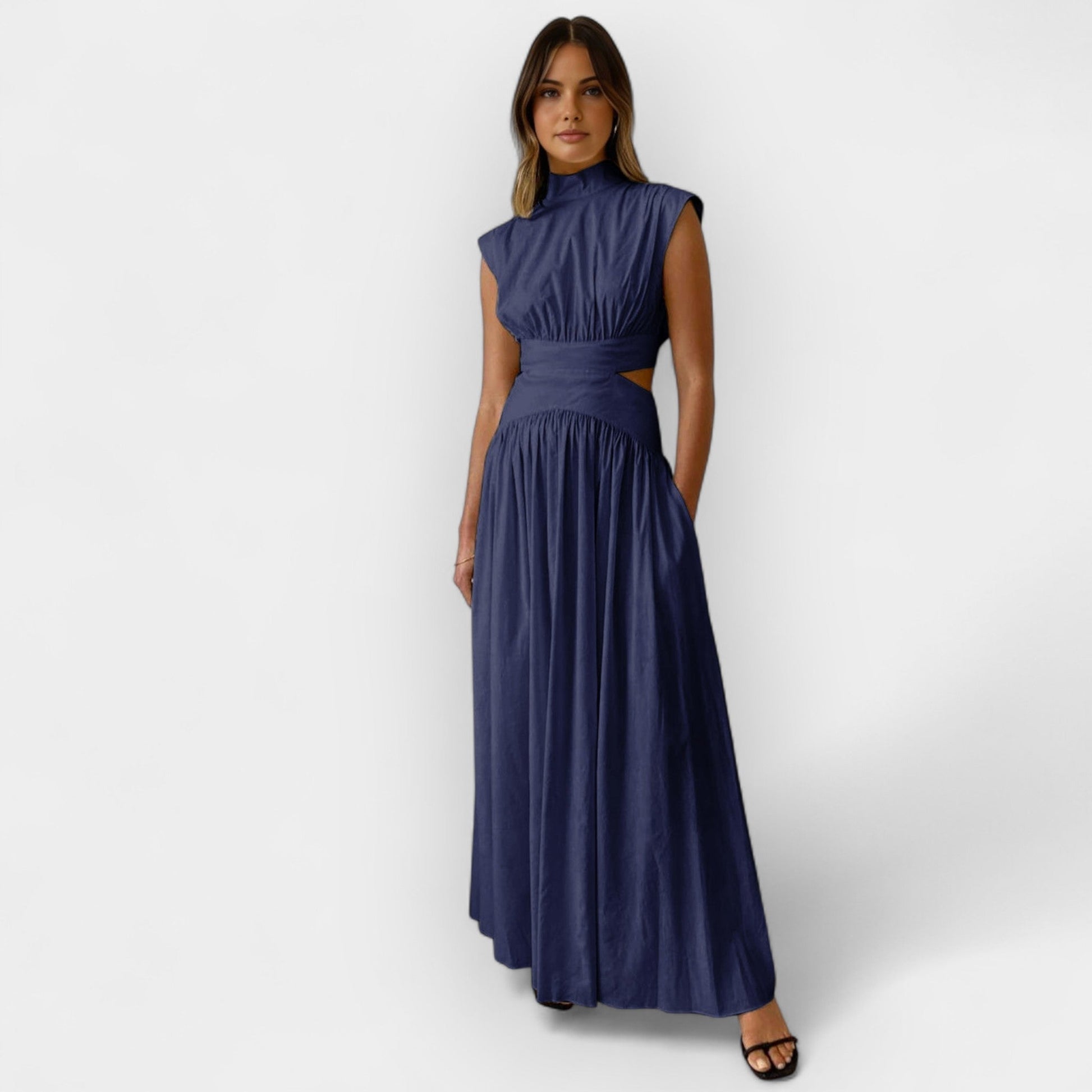 Vestido Elegante con Cortes