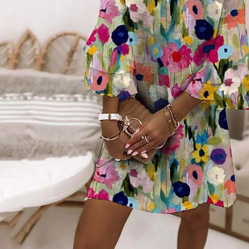 Vestido Mini de Cuello en V con Estampado Floral Romántico