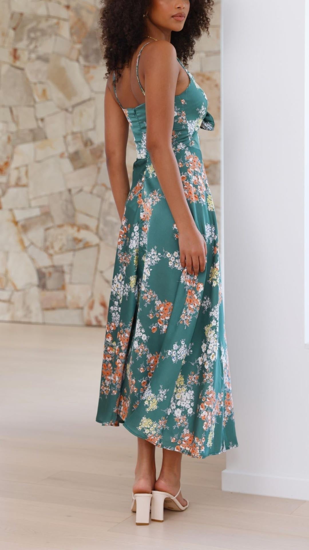 VESTIDO FLORAL DE SATÉN