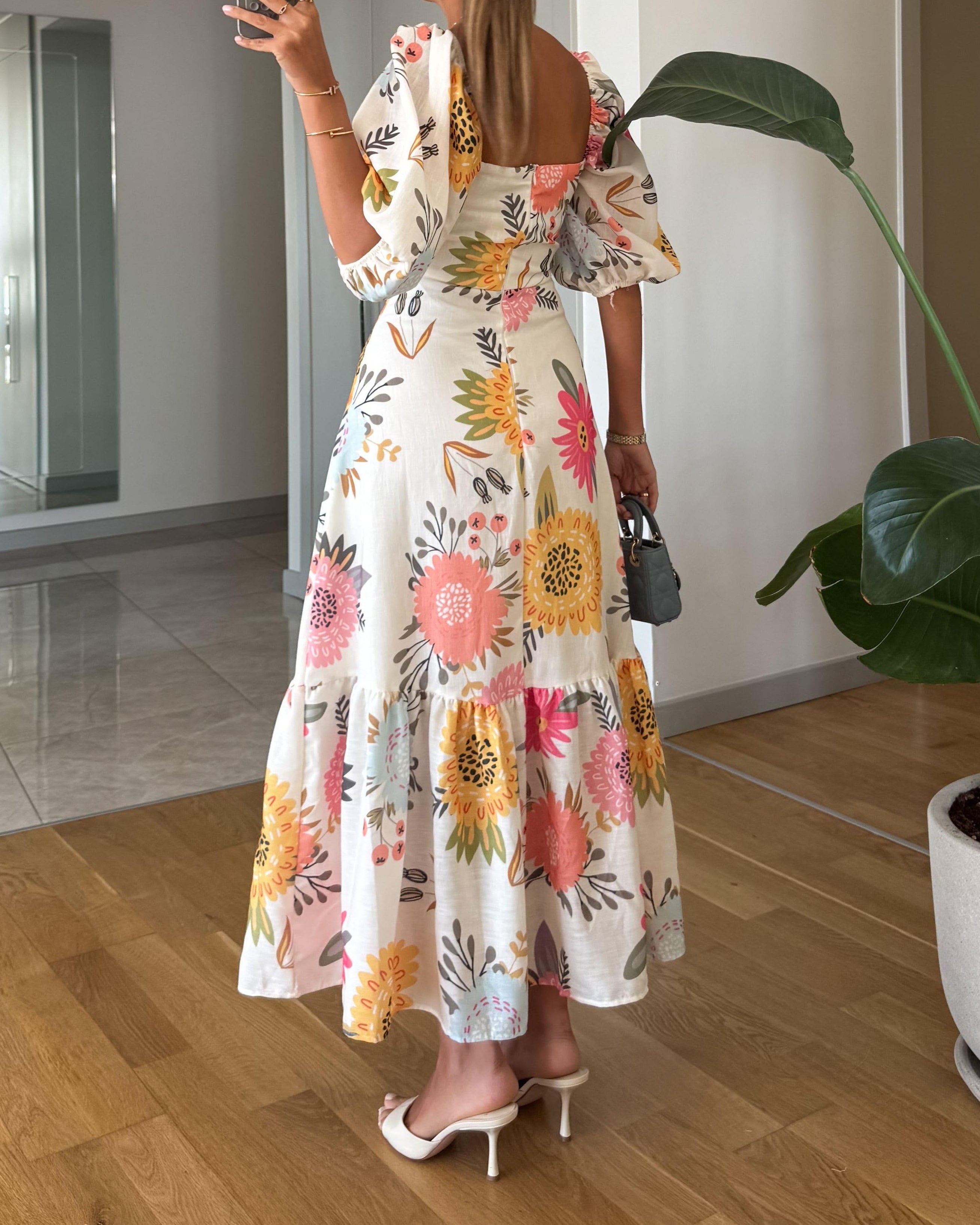 Vestido Maxi Floral Elegante para Mujeres - Escote Cuadrado con Mangas Abullonadas - Espalda Abierta - Dobladillo con Volantes en Capas - Estilo para Invitadas de Boda