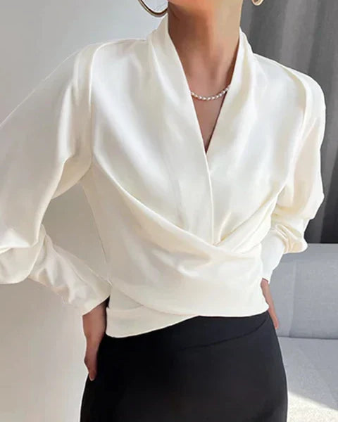 CASSANDRA – BLUSA ELEGANTE CON ESCOTE EN V DRAPEADO