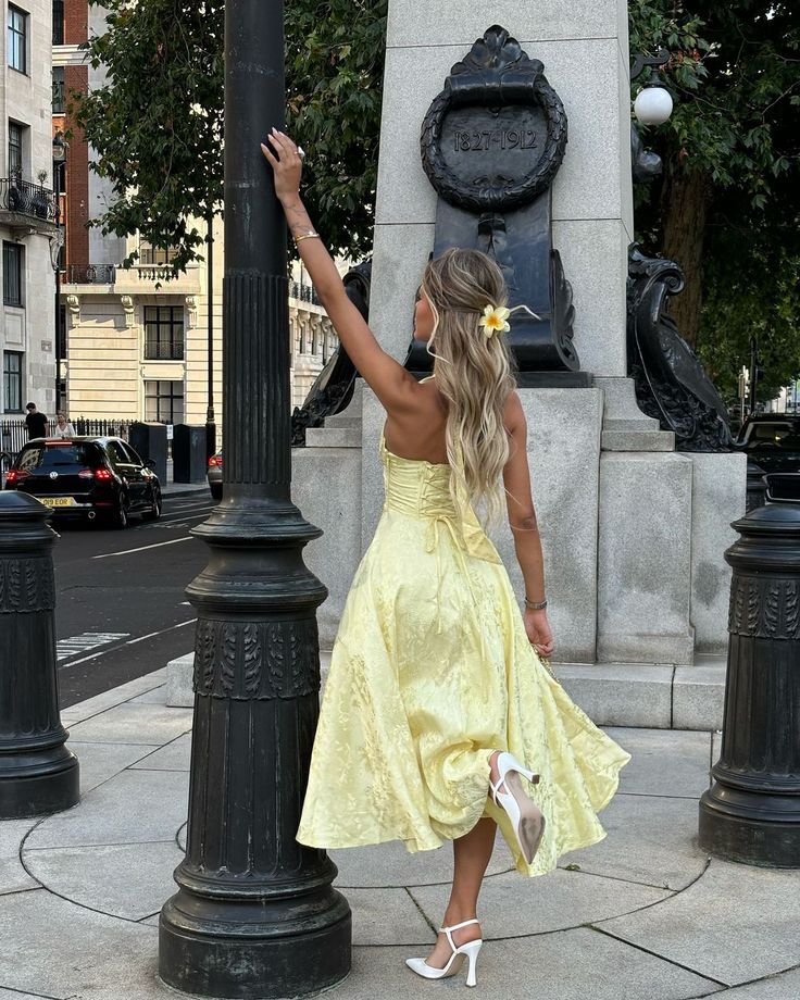 Talia – Vestido Floral Aéreo