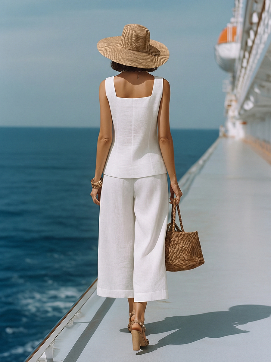 Conjunto atemporal de top blanco de algodón-lino con escote cuadrado y pantalones capri a juego