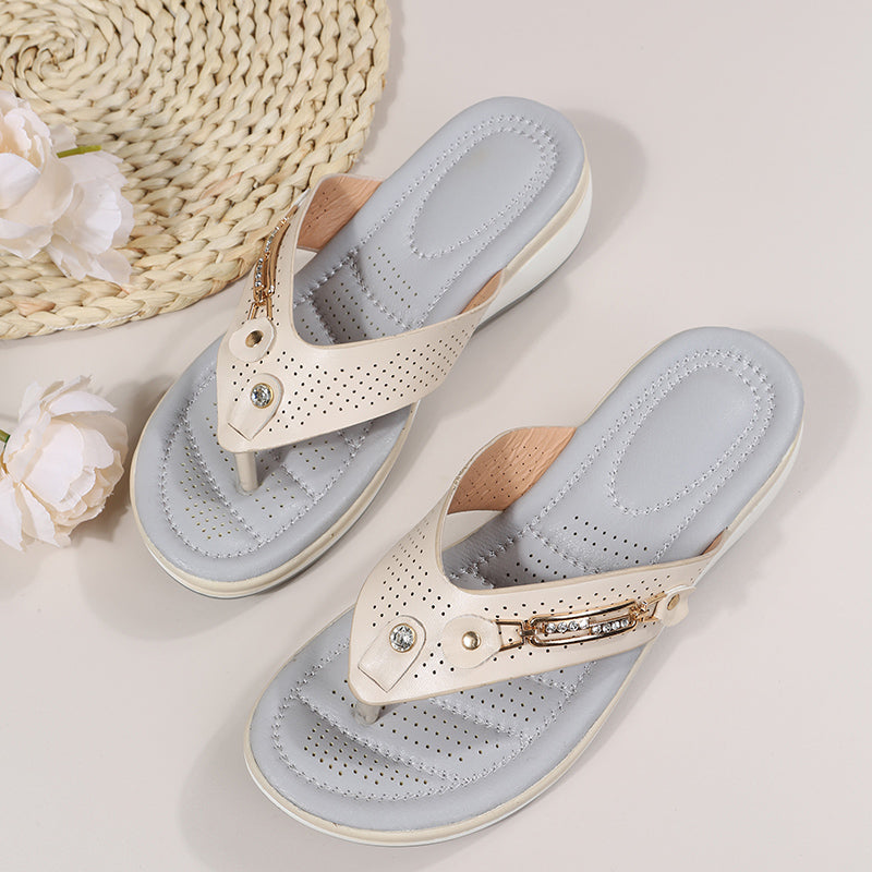 Tarsila | Sandalias de cuña para mujer con tiras decorativas | Elegantes