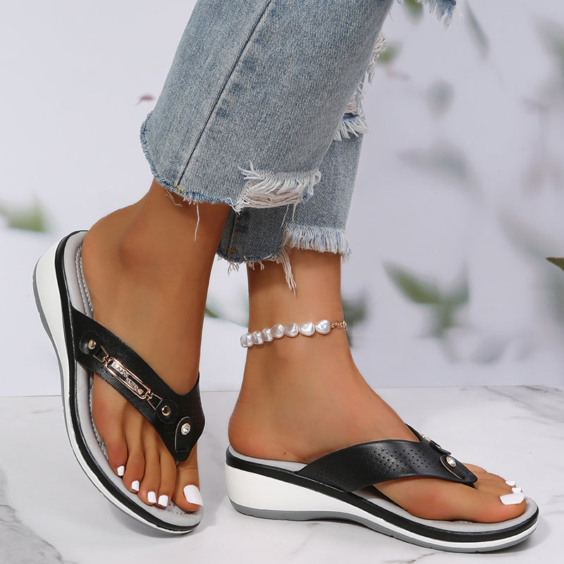 Tarsila | Sandalias de cuña para mujer con tiras decorativas | Elegantes