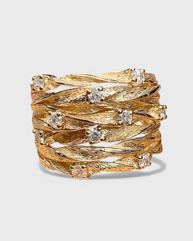 Anillo de Oro Vintage con Encanto Atemporal