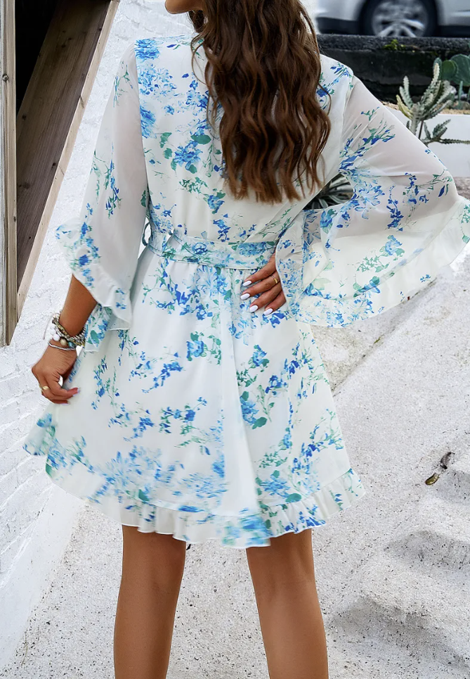 Florencia — Estampado Floral, Escote en V & Volantes