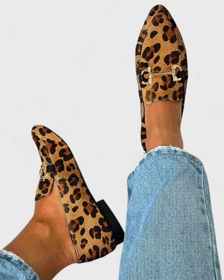 Lluvia Mocasines Elegantes con Patrón Grabado y Tacón Sutil