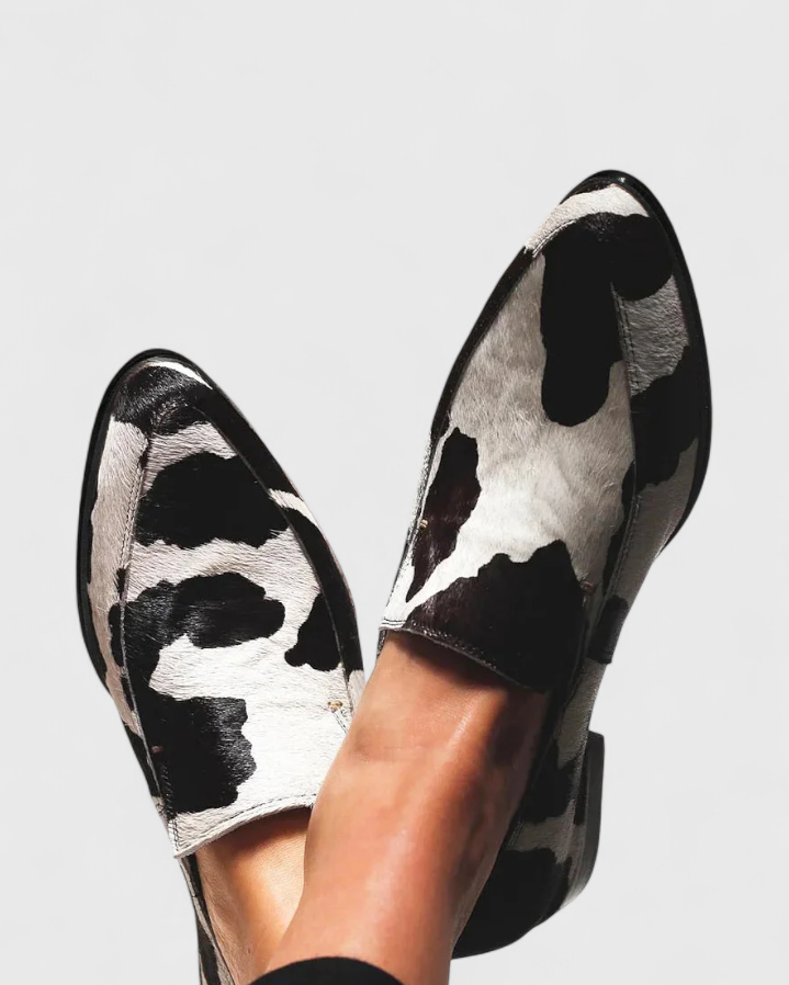 Macarena Loafers Elegantes con Tacón Bajo y Estampado Animal