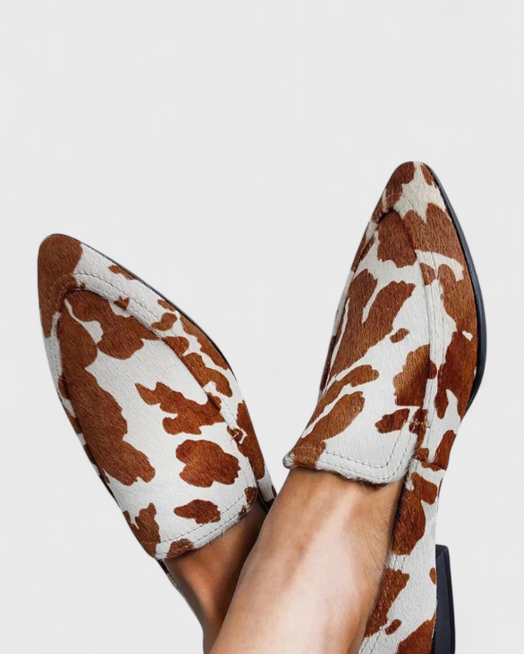Grecia Loafers de Cuero con Tacón Bajo y Punta Afilada