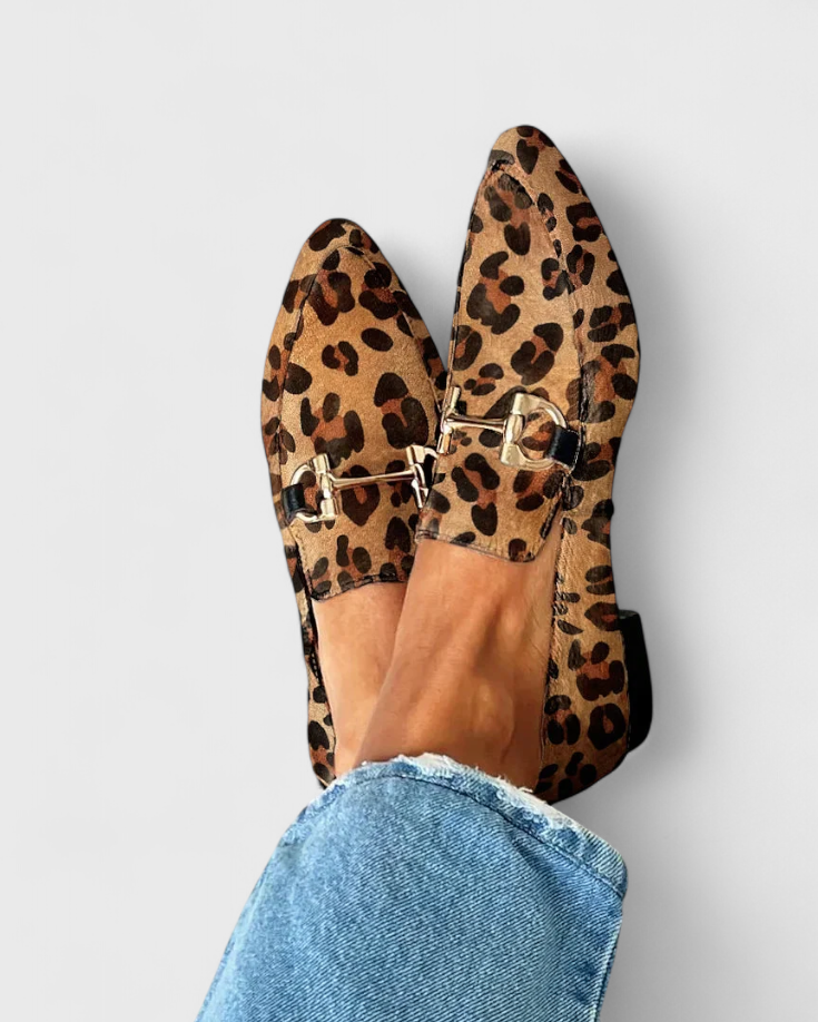 Lluvia Mocasines Elegantes con Patrón Grabado y Tacón Sutil