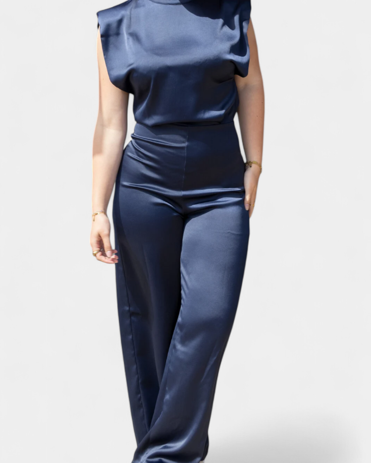 MONO ELEGANTE CON ESPALDA DESCUBIERTA