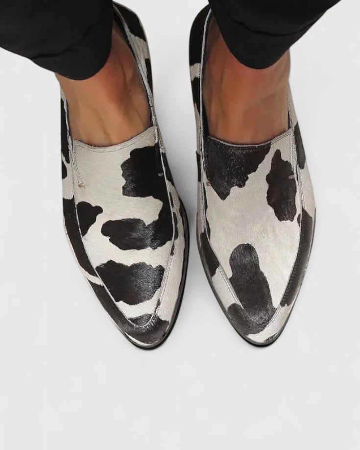 Macarena Loafers Elegantes con Tacón Bajo y Estampado Animal