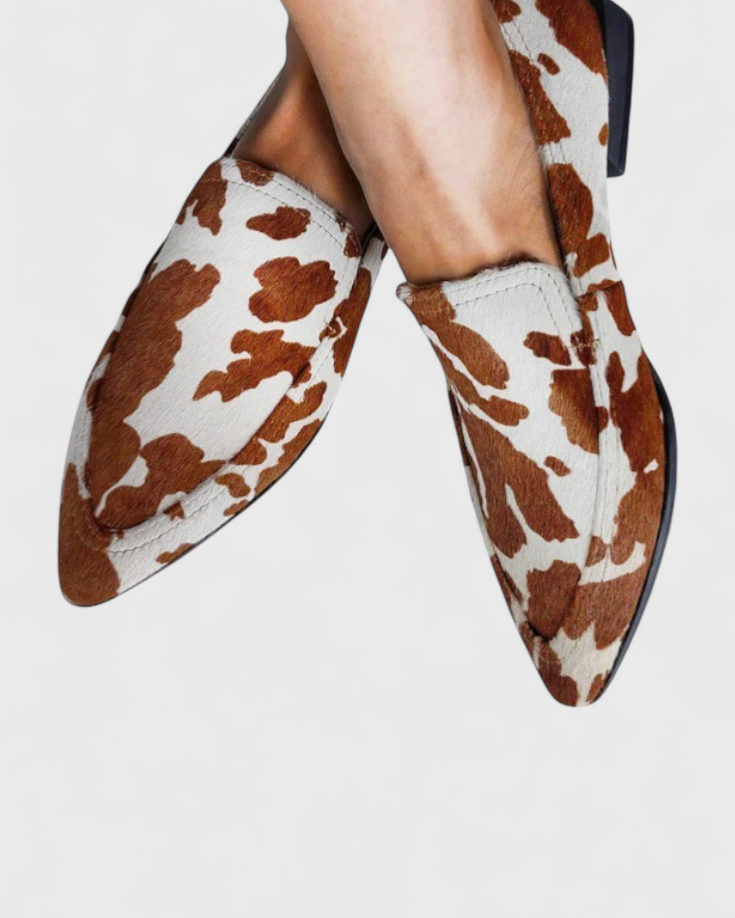 Grecia Loafers de Cuero con Tacón Bajo y Punta Afilada