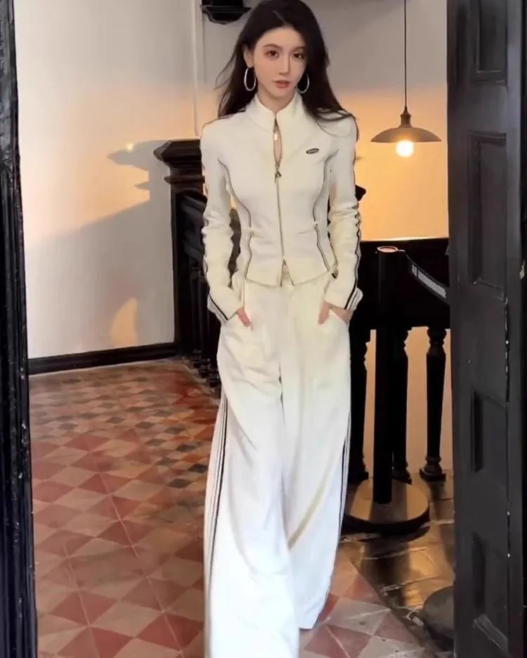 Conjunto Blanco con Cremallera y Pantalón de Pierna Ancha