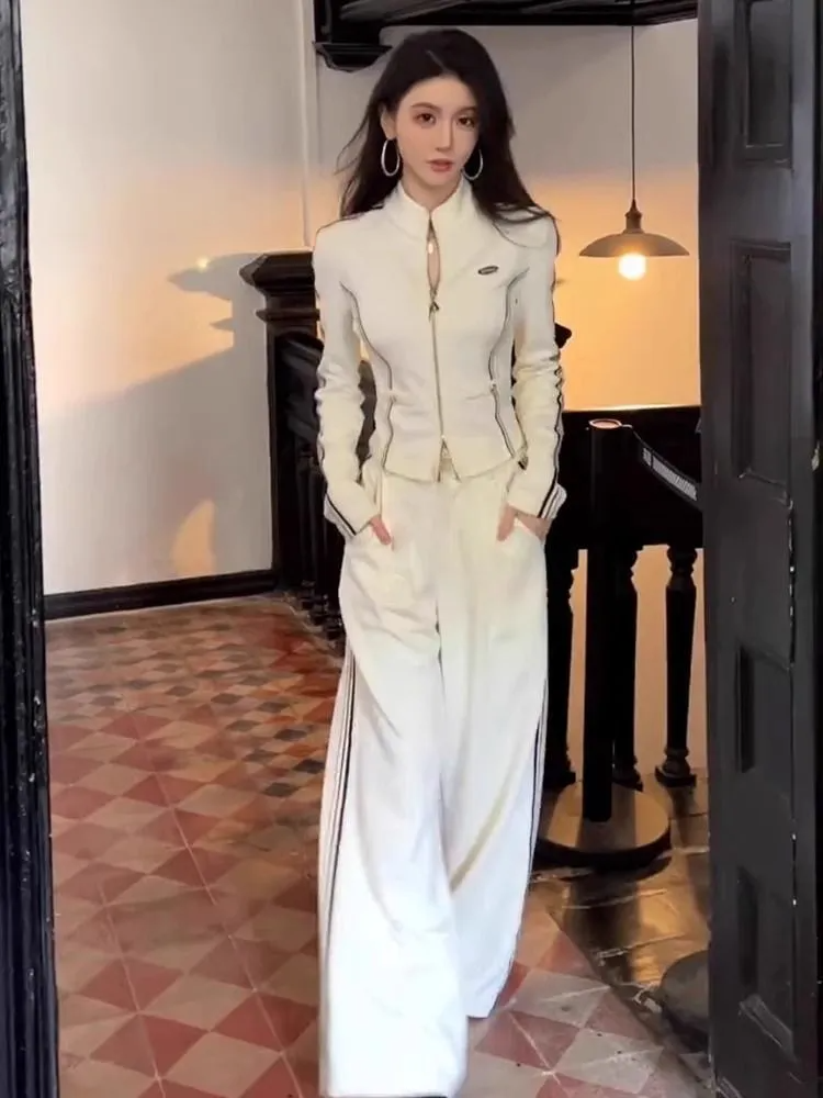 Conjunto Blanco con Cremallera y Pantalón de Pierna Ancha