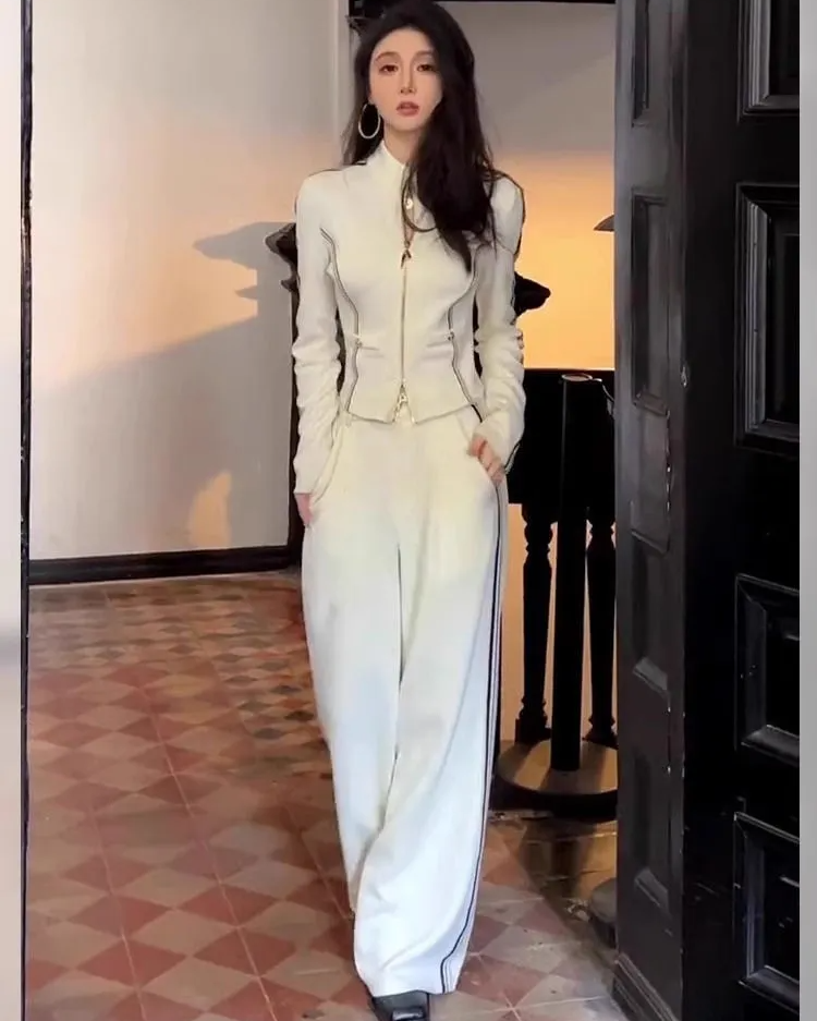Conjunto Blanco con Cremallera y Pantalón de Pierna Ancha