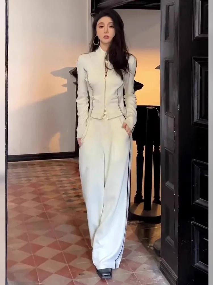 Conjunto Blanco con Cremallera y Pantalón de Pierna Ancha
