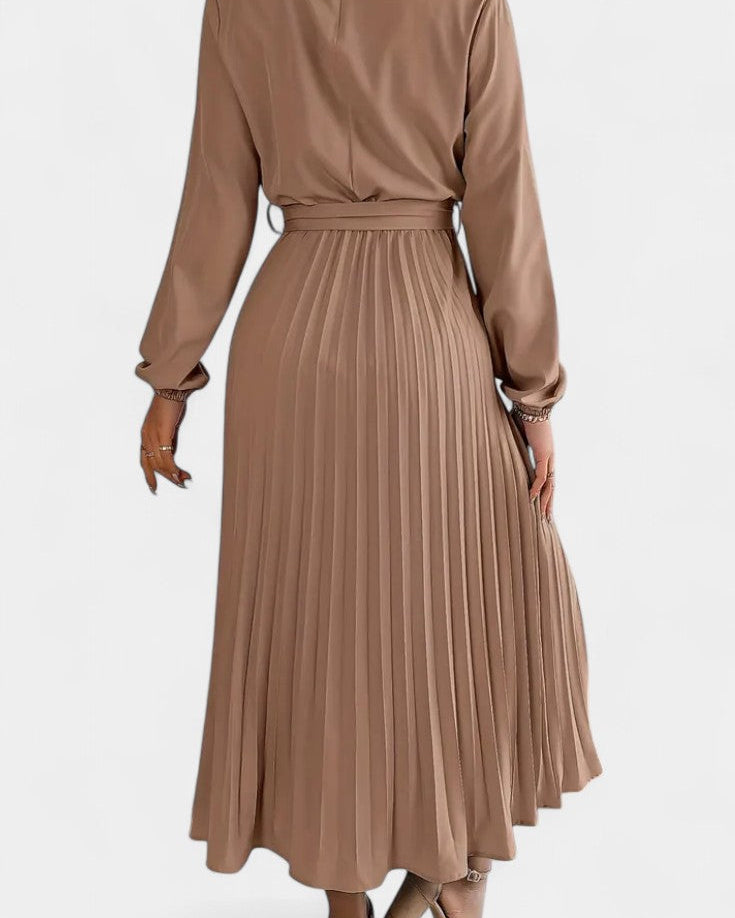 Theresa Vestido con Cuello Alto y Cinturón Plisado