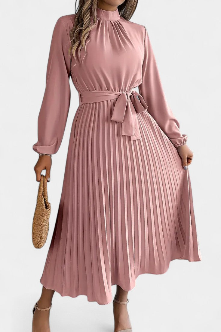 Theresa Vestido con Cuello Alto y Cinturón Plisado