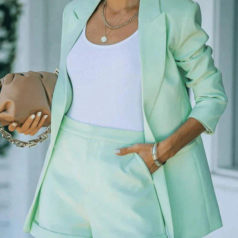 Arcelia | Conjunto de dos piezas para mujer con blazer entallado y shorts de cintura alta | Chic