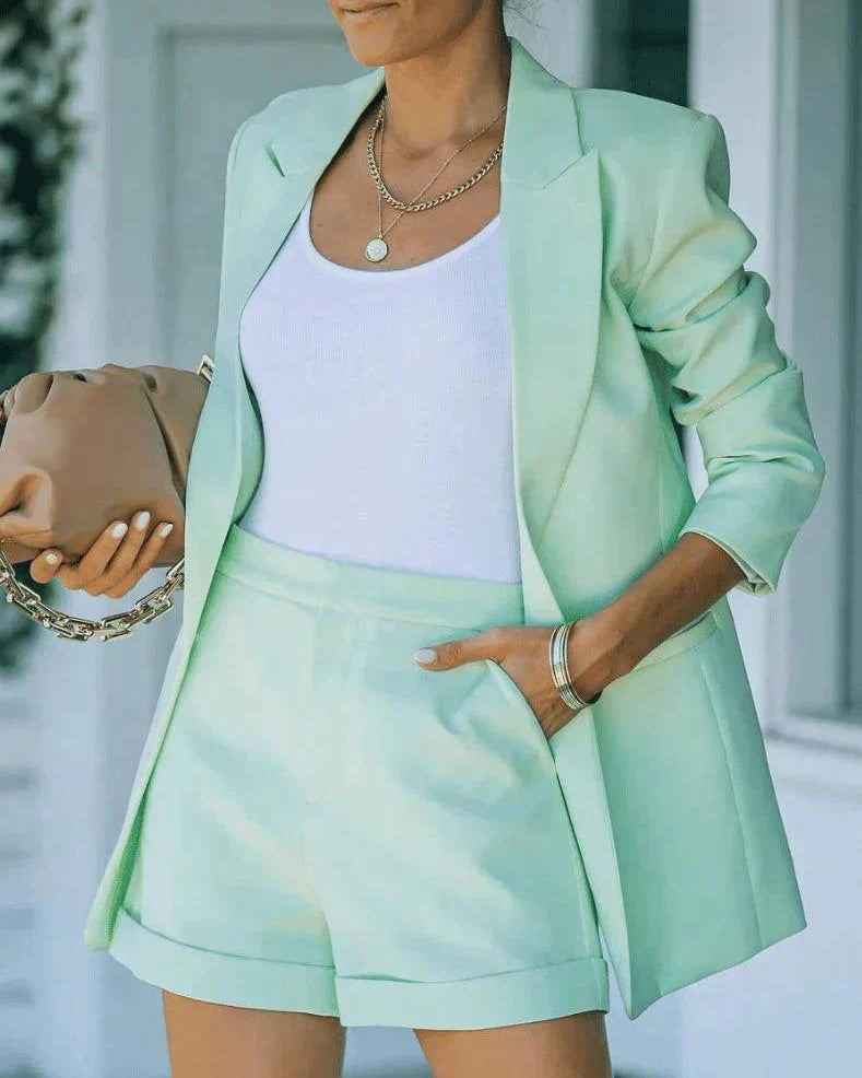 Arcelia | Conjunto de dos piezas para mujer con blazer entallado y shorts de cintura alta | Chic