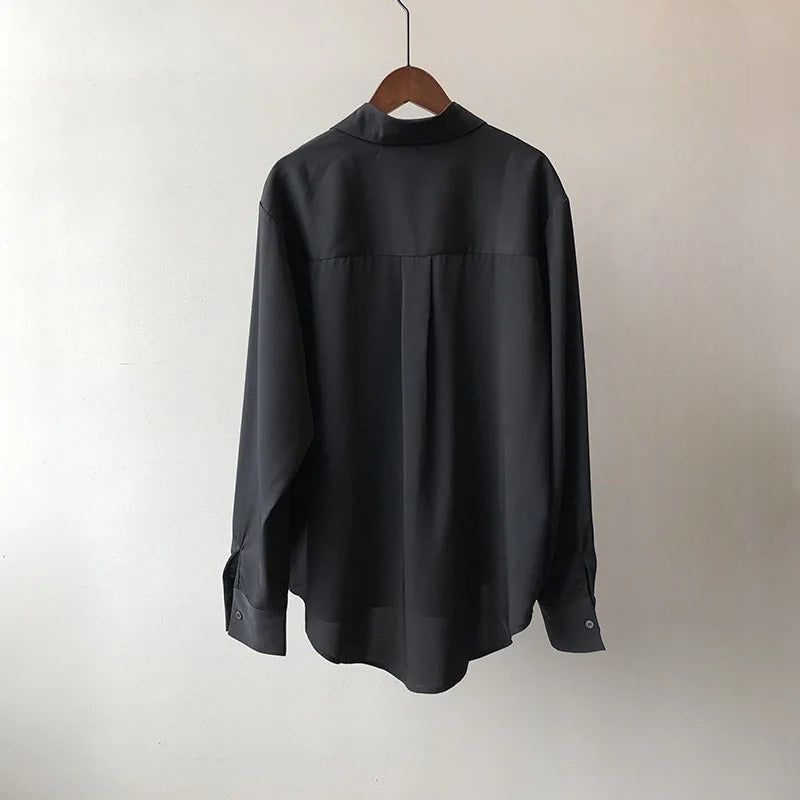 Riley – Blusa de Seda con Elegancia Fluida
